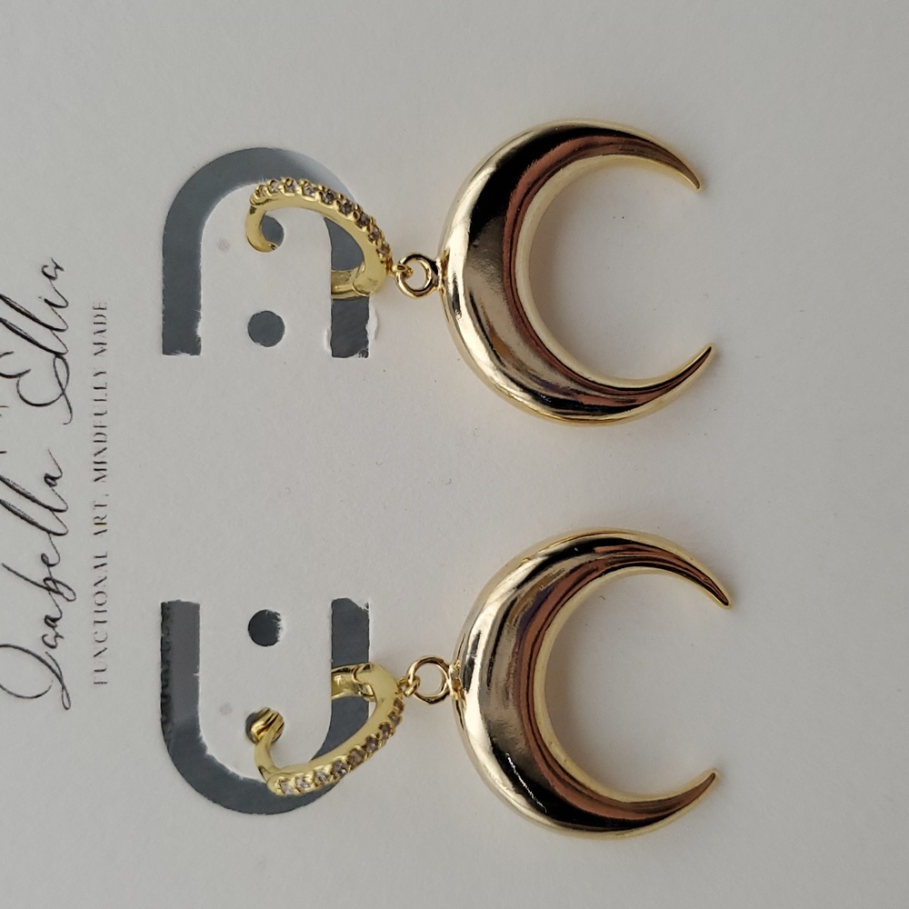 Crescent Moon Earrings 🌙